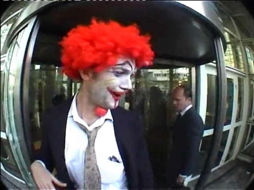 La Brigade des Clowns s'invite chez Sagem pour parler biométrie