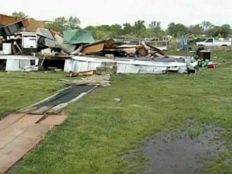 Storm chasers film devastating tornadoes
