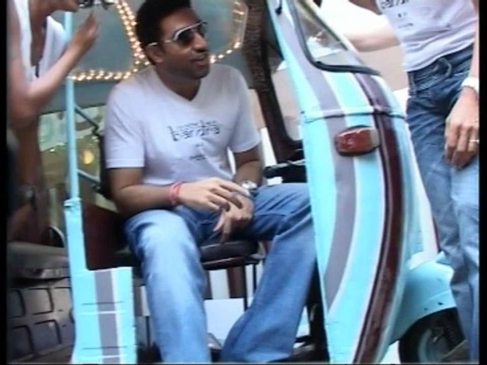 Farhan Akhtar Makes Abhishek Bachchan Sacrifice His Stardom – Latest Bollywood News