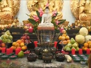 Pidiendo deseos en un templo budista en Buenos Aires