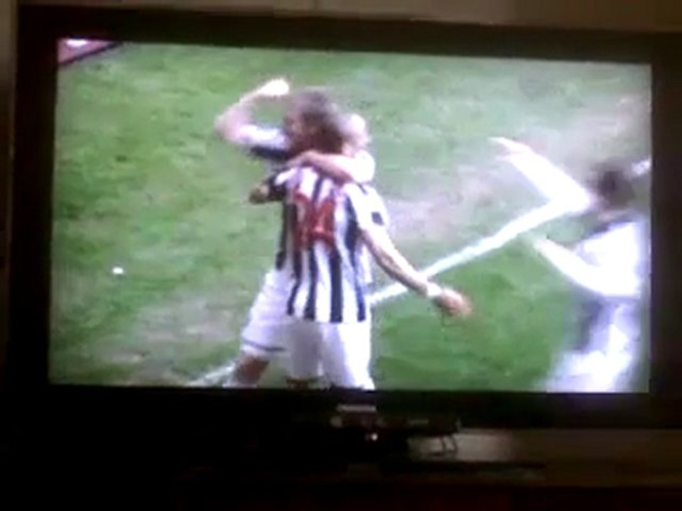 Peter Odemwingie goal(funny)West Bromwich vs Arsenal(2011)(Manuel Almunia mistake)