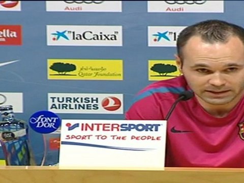 Iniesta: Tenemos que centrarnos en nuestro juego y no en factores externos