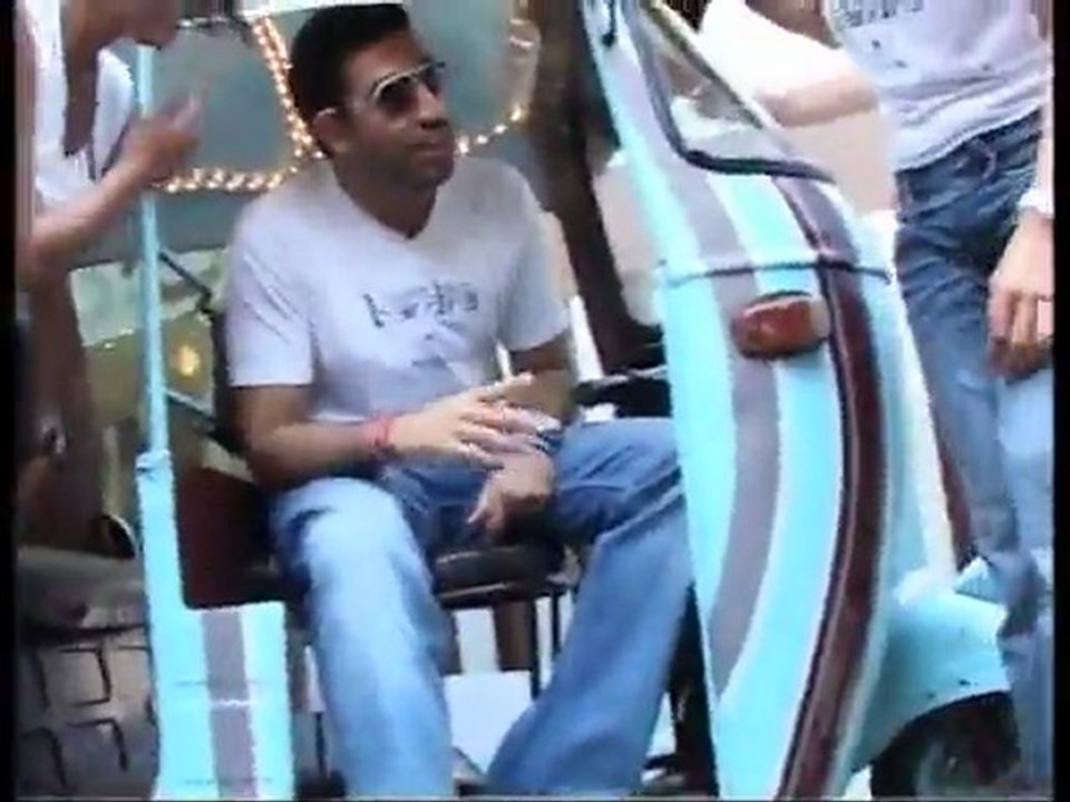 Farhan Akhtar Makes Abhishek Bachchan Sacrifice His Stardom - Latest Bollywood News