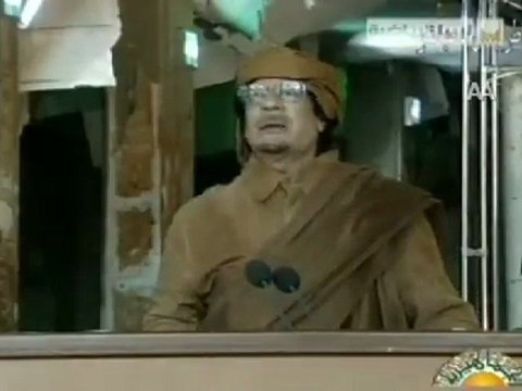KADDAFİ GİDİYOR MU?