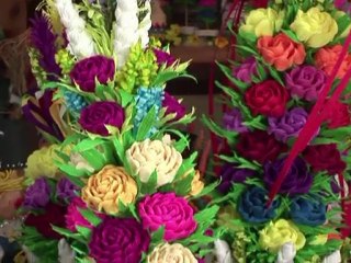 Un village polonais cultive des rameaux géants en papier de soie