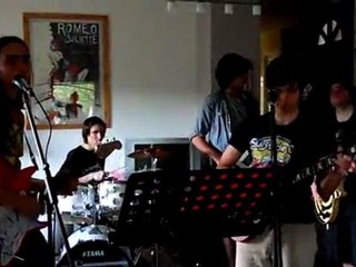 Old yellow bricks by fretless (répetition)