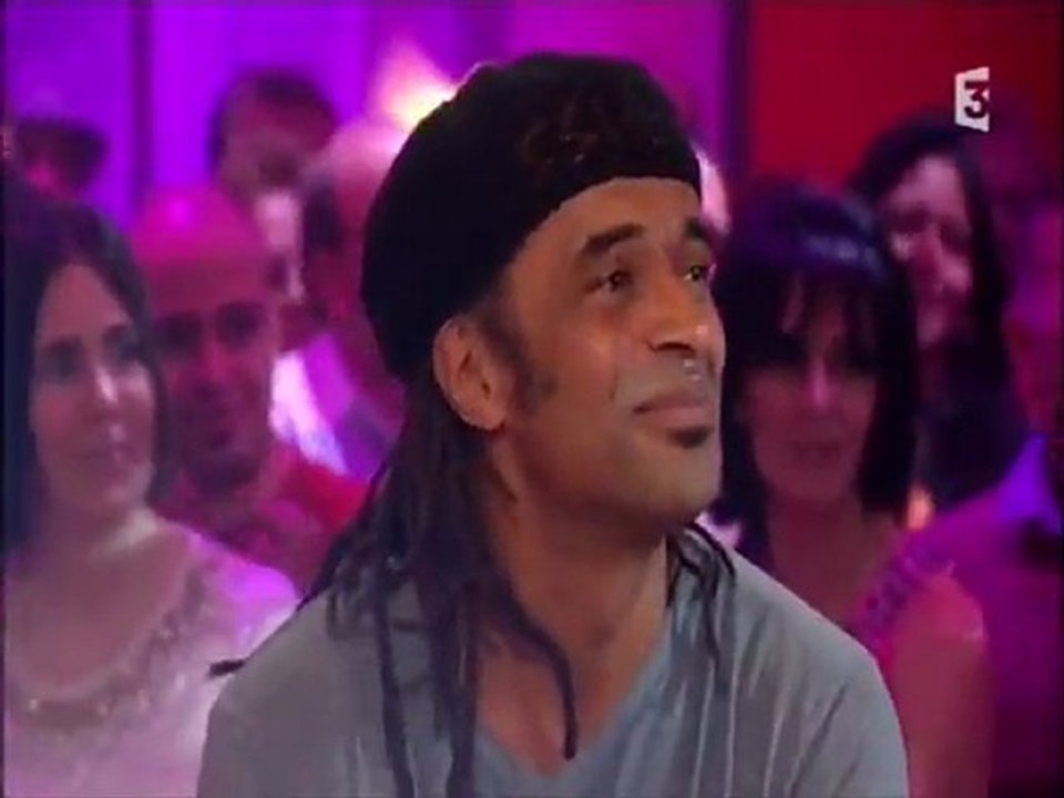 HELENE SEGARA ( Il y a trop de gens qui t'aiment ) Live 2011