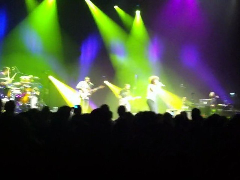 Ayo - I Want You Back (Annemasse Chateau Rouge - le 1er Avril 2011)