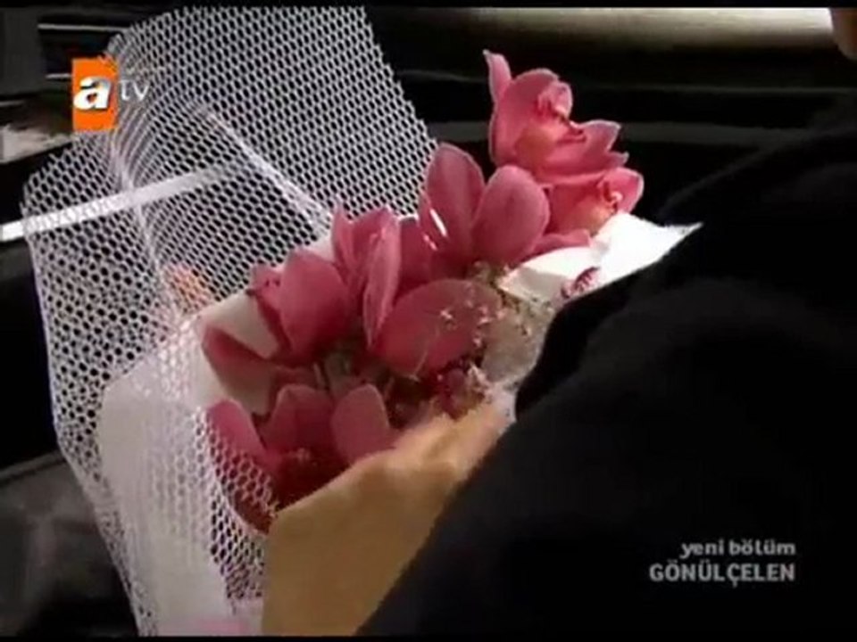 Murat Hasrete Cicek almak icin Trafigi tikadi