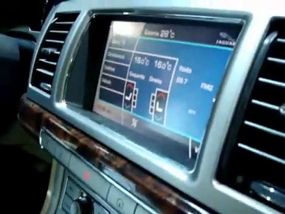 Os luxos do Jaguar XF - QR no Salão 2008