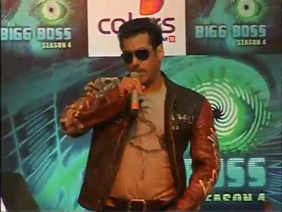 Dabangg Director Torn Between Salman Khan & Shah Rukh Khan - Bollywood News