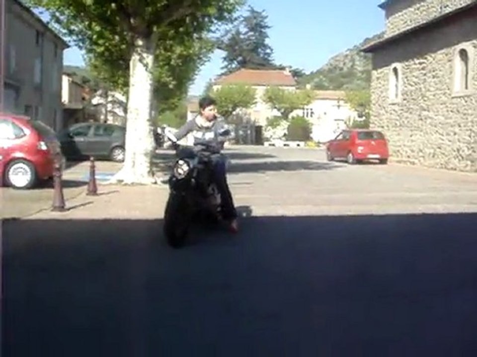 Chooky sur sa Glad... 2e tour de roue *-*