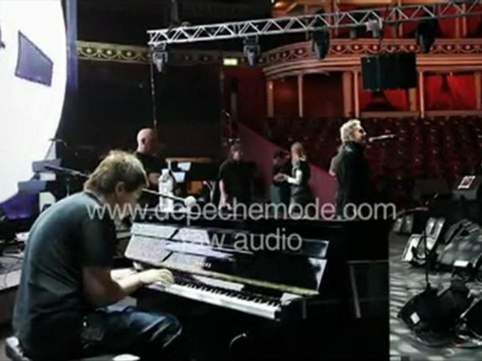 Somebody (Soundcheck with Depeche Mode 17.02.2010 Royal Albert Hall, London) Filmed by - Daniel Barassi