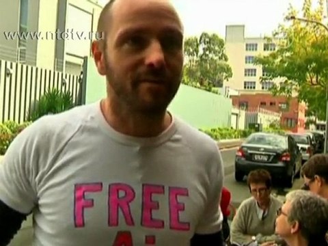 Активисты требуют освободить известного художника