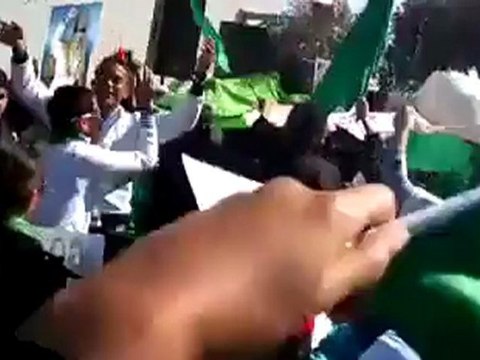Kadhafi oblige algeriens et tunisiens a le soutenir?
