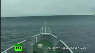 Tsunami au Japon La vague deferle sur un bateau - DESHAKED STABILIZED