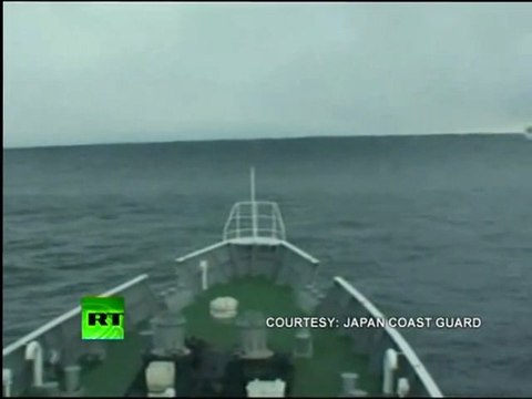 Tsunami au Japon La vague deferle sur un bateau - DESHAKED STABILIZED