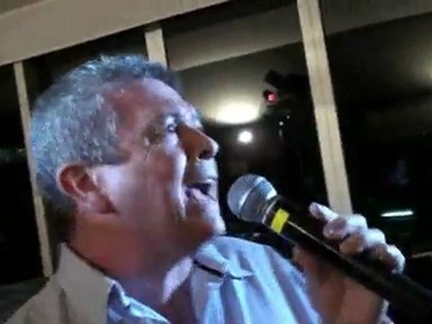 Phillipe Douxe excellent DJ, chanteur, animateur à la bodéga de Bègles.