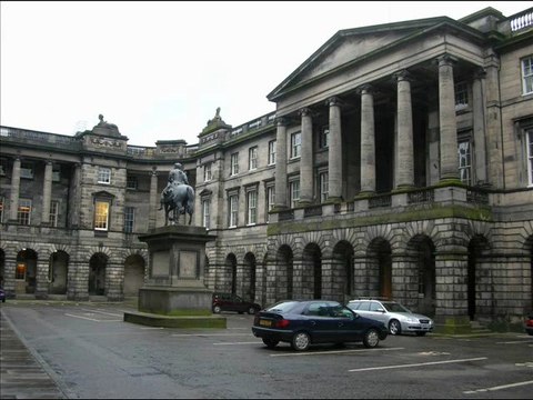 Interviews from Scotland: Sylvain, Mathieu and Aymeric interviewing their host lady, a museum guard and ending up at the police station (just for an interview, fortunately)