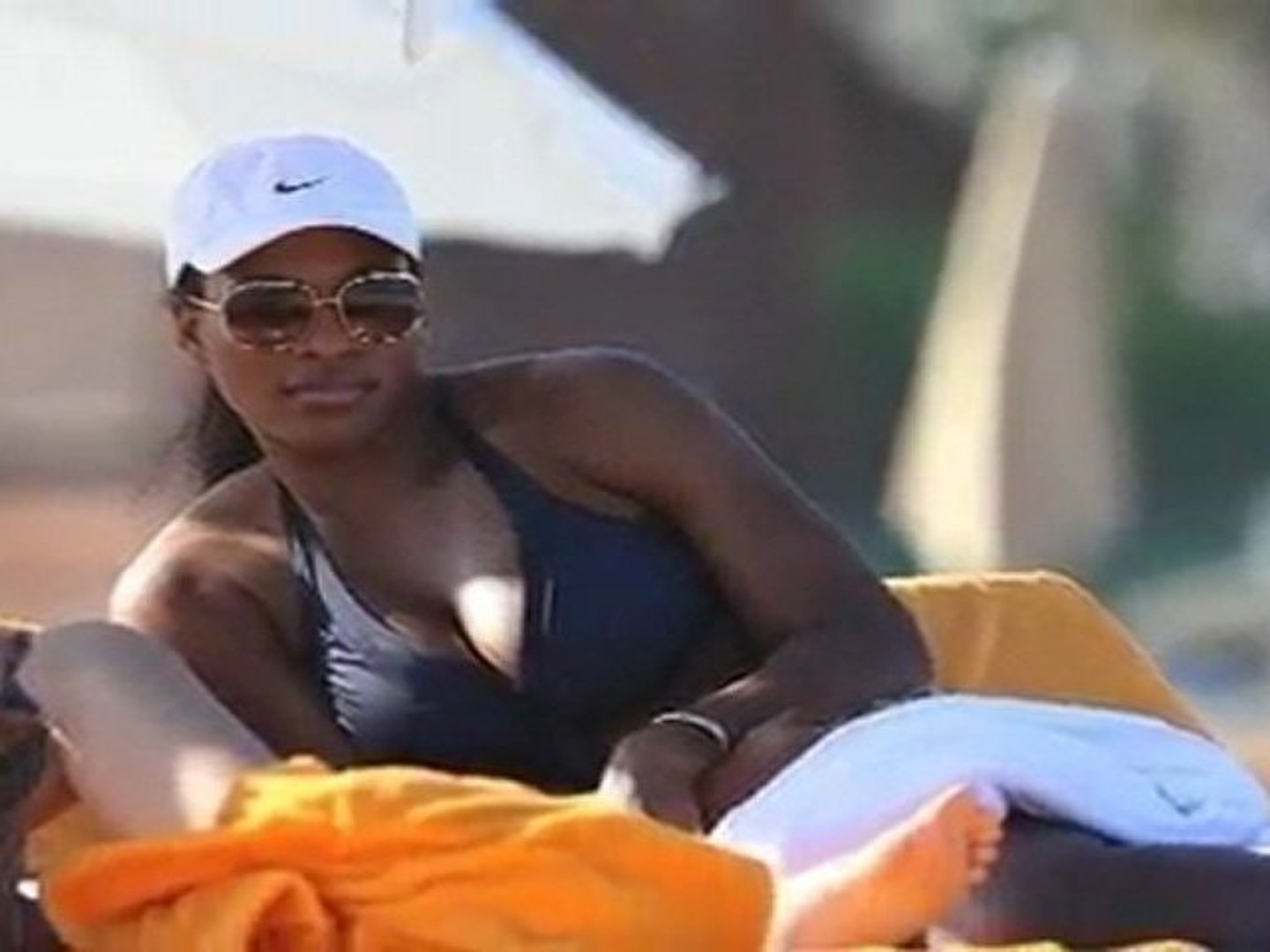⁣Exklusiv: Serena Williams am Strand
