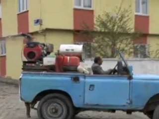 cadde ve sokaklara ğül suyu