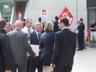 Accueil de la Secrétaire d'Etat Marie Anne Montchamp par la CGT à la fac de droit de Rouen