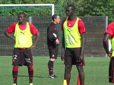 Rouge et Noir : Les éducateurs avec le groupe pro