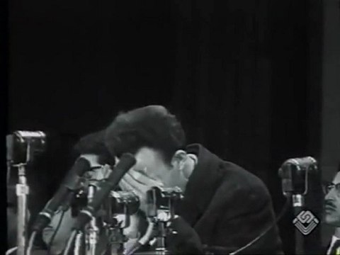 le président Houari Boumédiène en larme pour les martyrs de l'Algerie