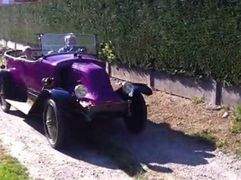 Jean-Claude, Anaïs et Maxime dans la Torpedo Sport Deluxe 1922