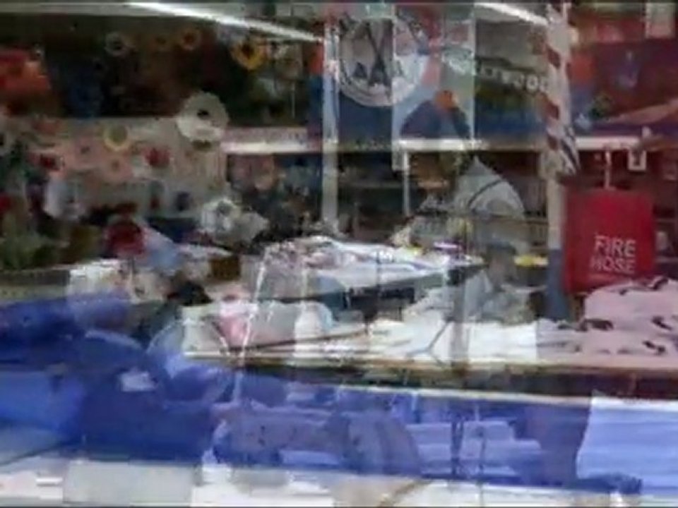 Outdoor Pole Signs – Trust AAA Flag for Outdoor Pole Signs