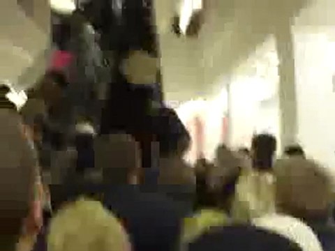 0218 - Foule devant les escalateurs