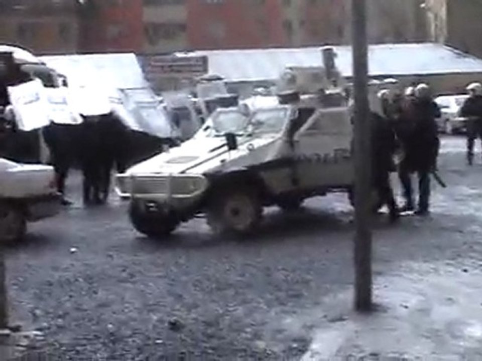 Hakkari çadırına baskın