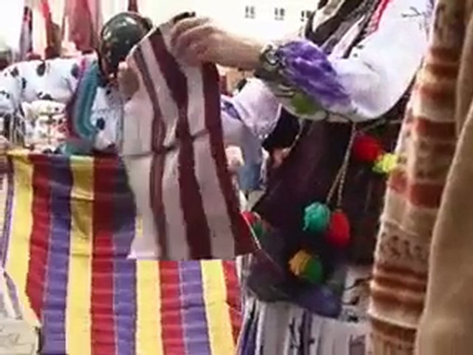 Yollar çimen bağladı...