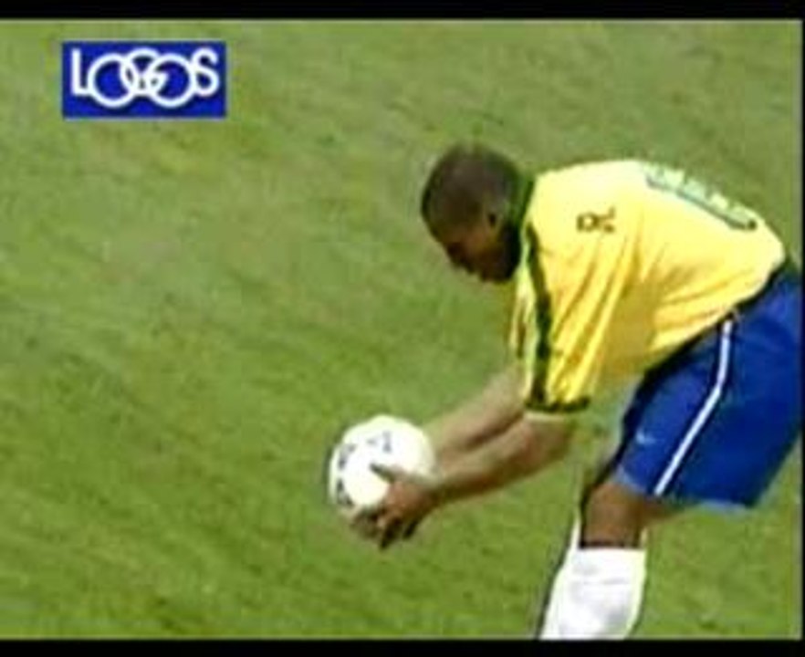 Roberto Carlos - best free kick (1)