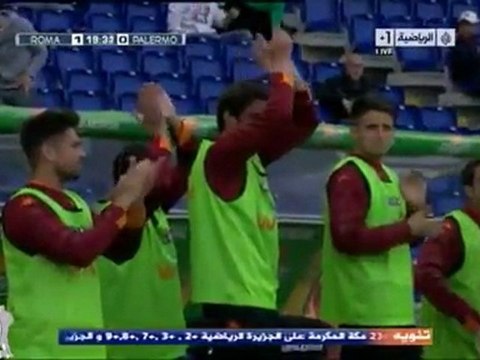 Ο Τότι σκοράρει με πέναλτι κόντρα στην Παλέρμο (γκολ Νο 204 στη Serie A)