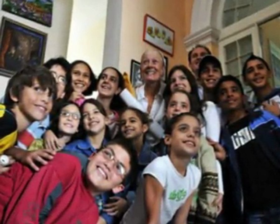 El grupo infantil cubano "La Colmenita" apoya la alfabetización en Sevilla