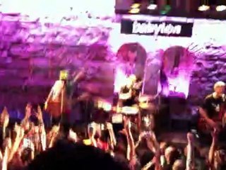 Manu Chao resimli bar gecede