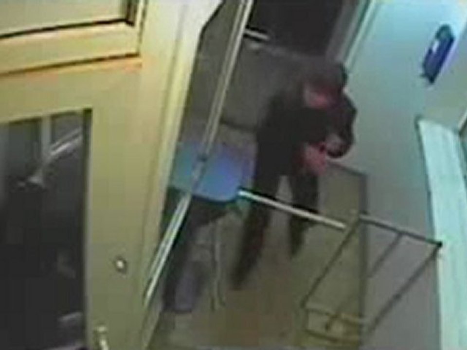 0223 - Tentative de meurtre dans un commissariat de police