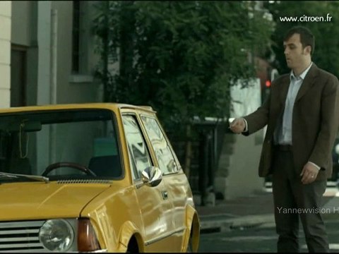 Publicité HD - Citroën C3 PICASSO (avec la vieille voiture jaune) 2011