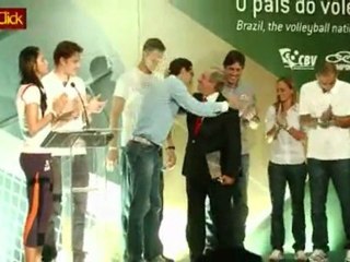 CBV lança livro contando trajetória de sucesso do vôlei brasileiro