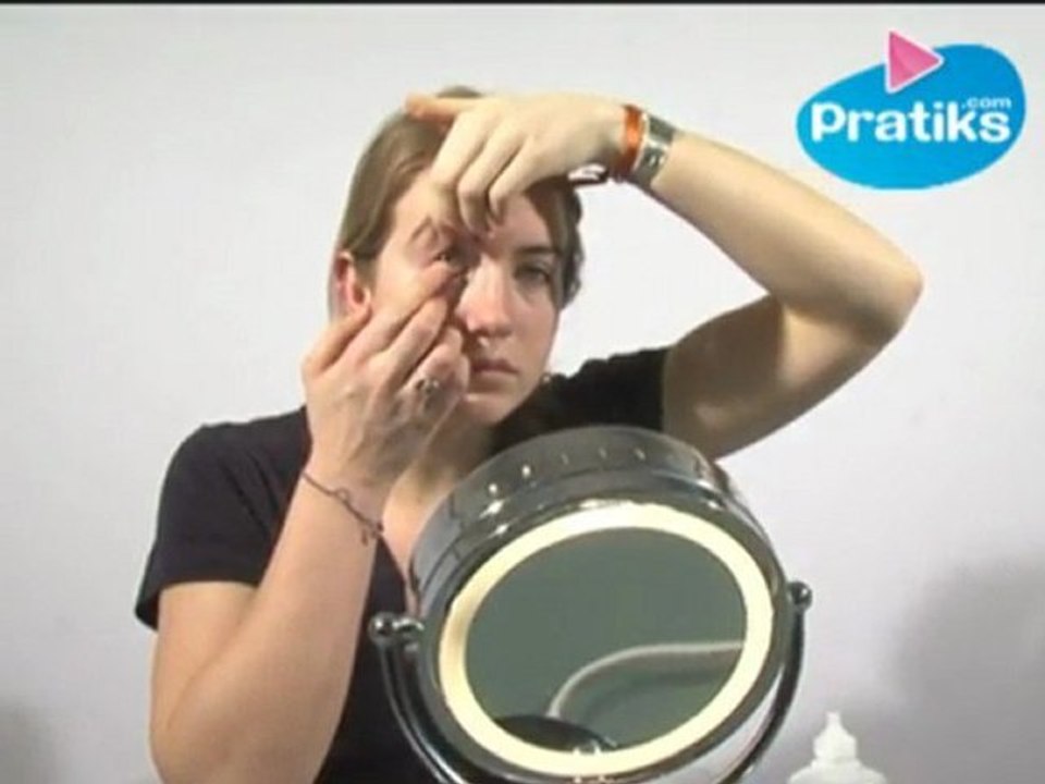How to take out contact lenses ?