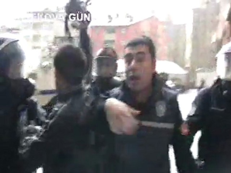 Polislerden Gazeteciler sert mudahale