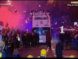 Sergio Ramos dejó caer la Copa y fue aplastada por bus del Madrid.