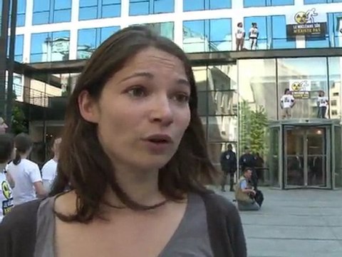 EDF: banderole de Greenpeace contre le nucléaire