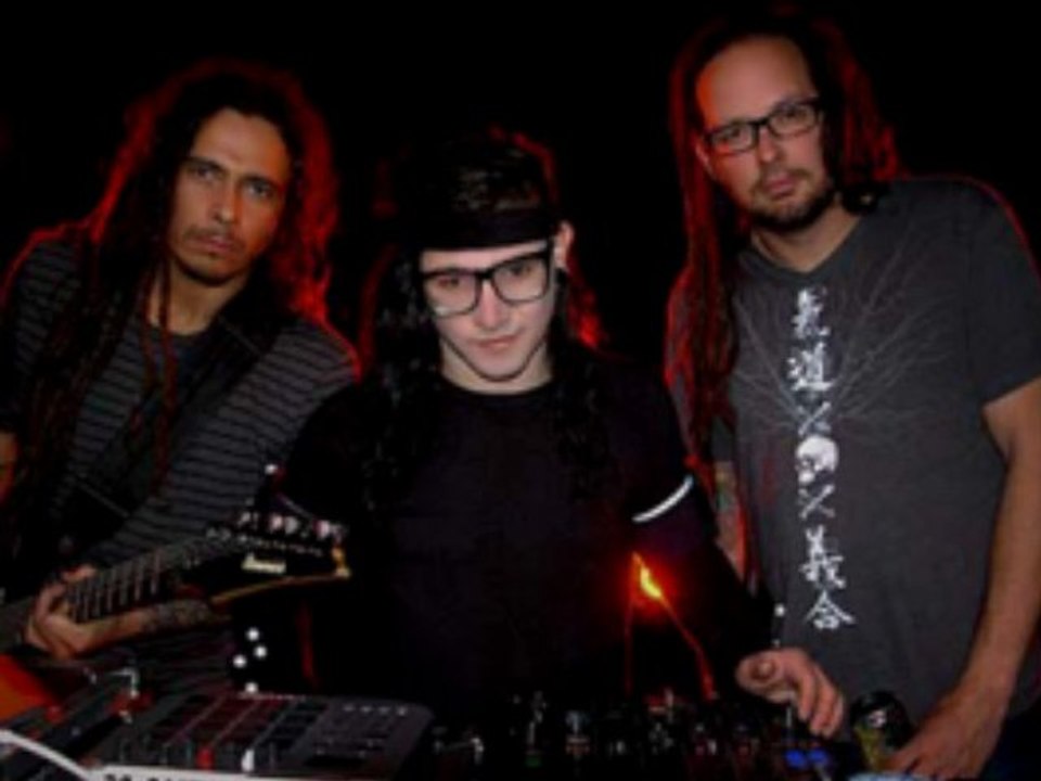 Korn feat. Skrillex - Get Up!