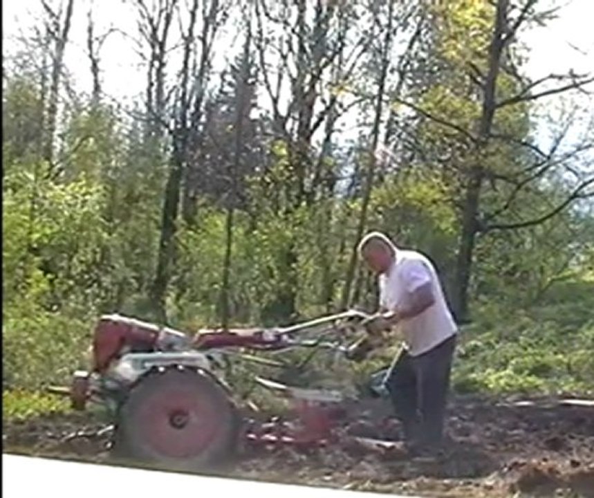 Honda F800 Einachser/Motoculteur beim Pflügen