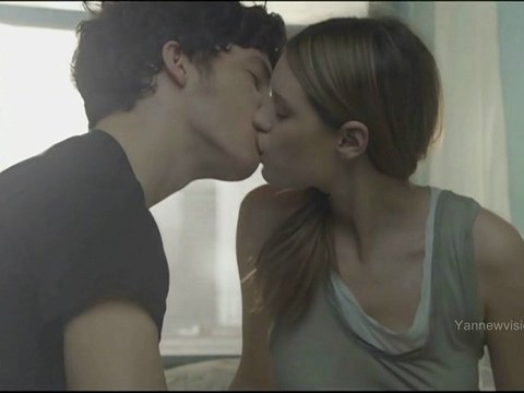 Publicité HD - AMOR AMOR by Cacharel (avec Camille Rowe) 2010