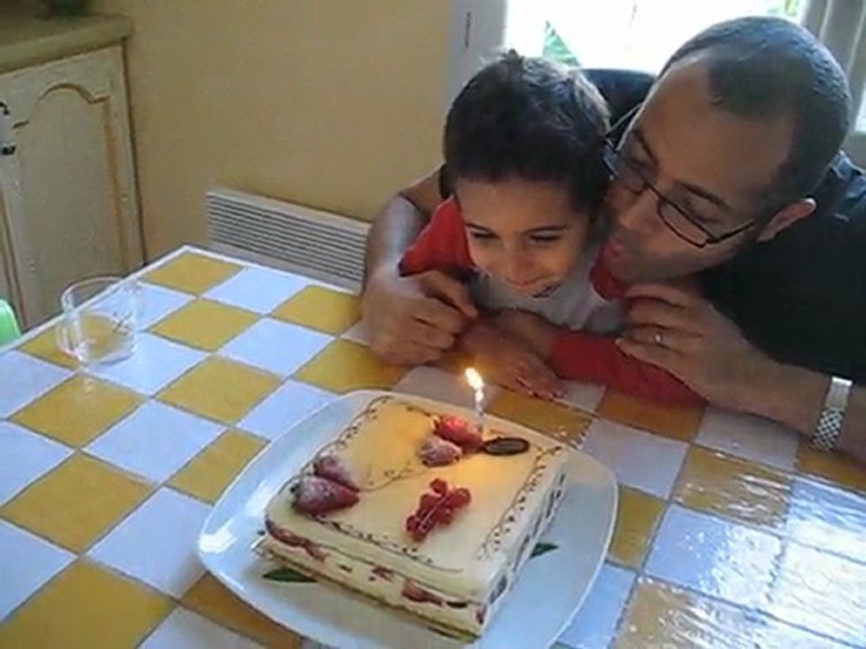 Yanis fête l'anniversaire de papa