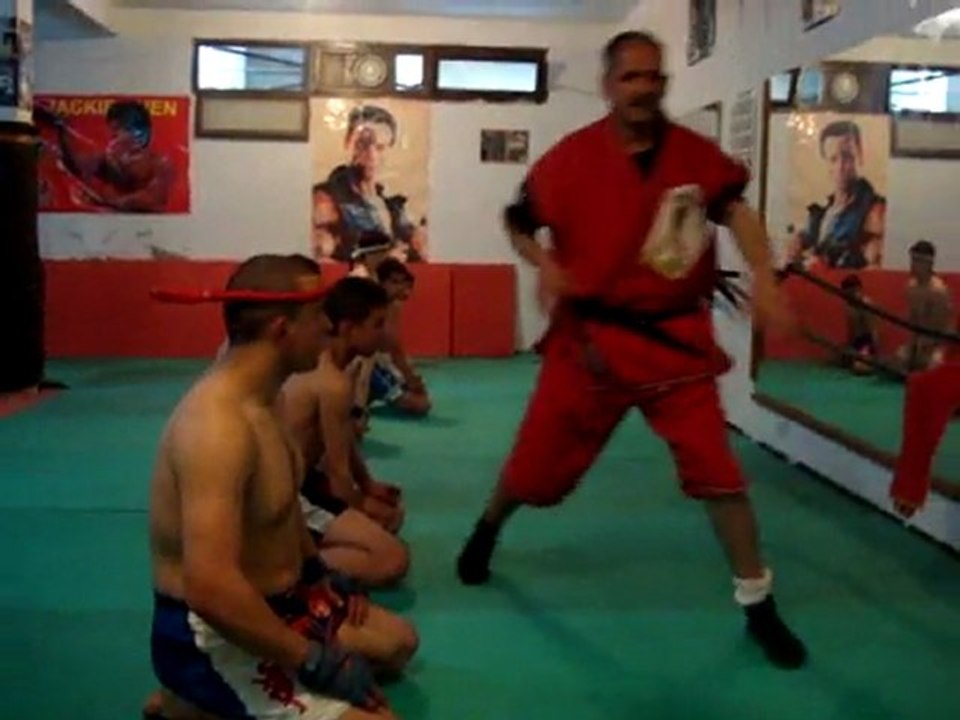 Equipe  masculine de kick-boxing avec Maître Da Mou "Assirem",IGHIL ALI avril 2011