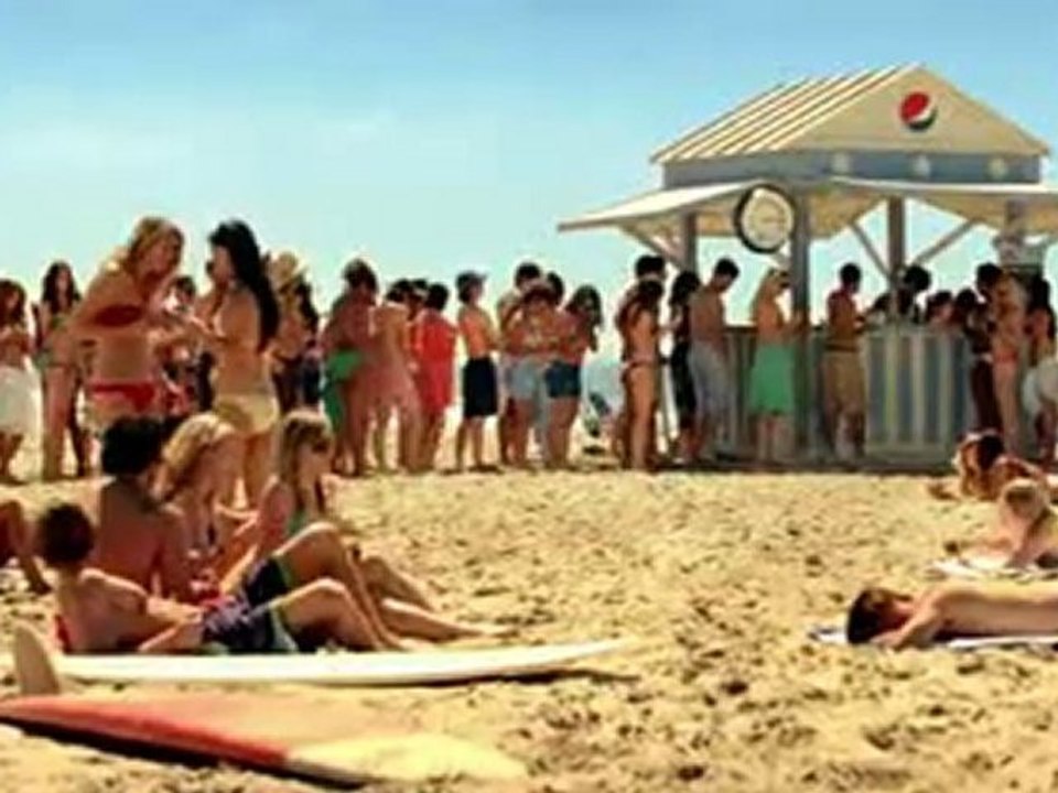 Sofia Vergara et David Beckham dans une pub pour Pepsi